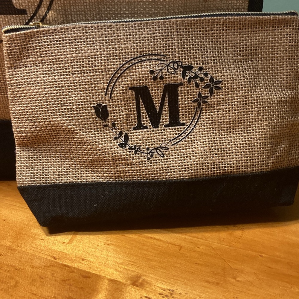 ‘M’ Initial Burlap Tote Bag & Matching Makeup Bag - Picture 5 of 10